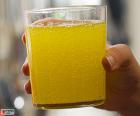 Ένα ποτήρι της Φάντα πορτοκάλι, είναι ένα δροσιστικό ποτό με αέριο, ανήκει το The Coca-Cola Company. Υπάρχουν περισσότερα από 100 γεύσεις